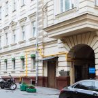 Смешанная парковка на улице Стихийная платная согласно тарифам города, Гостевой дом Пафос на Лубянке