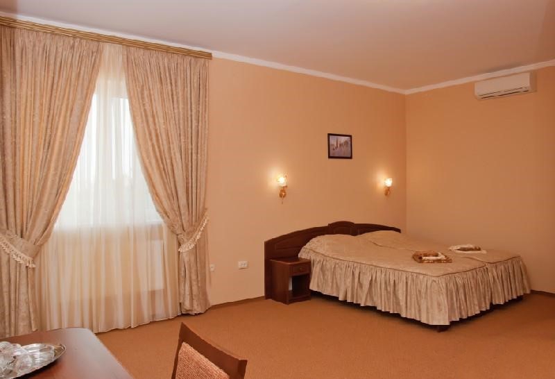 Двухместный (Стандарт, С балконом) гостиницы Вилла Венеция, Севастополь