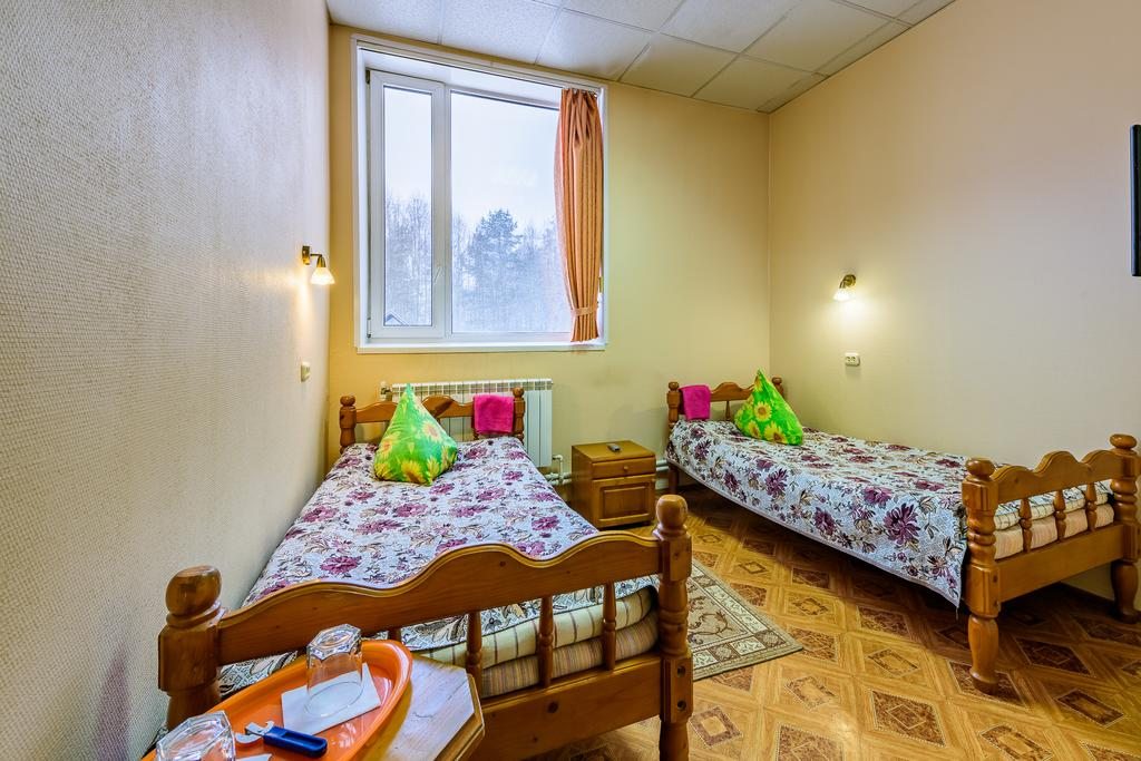 Двухместный (Бюджетный двухместный номер с 2 отдельными кроватями) мотеля Avtopark, Едрово