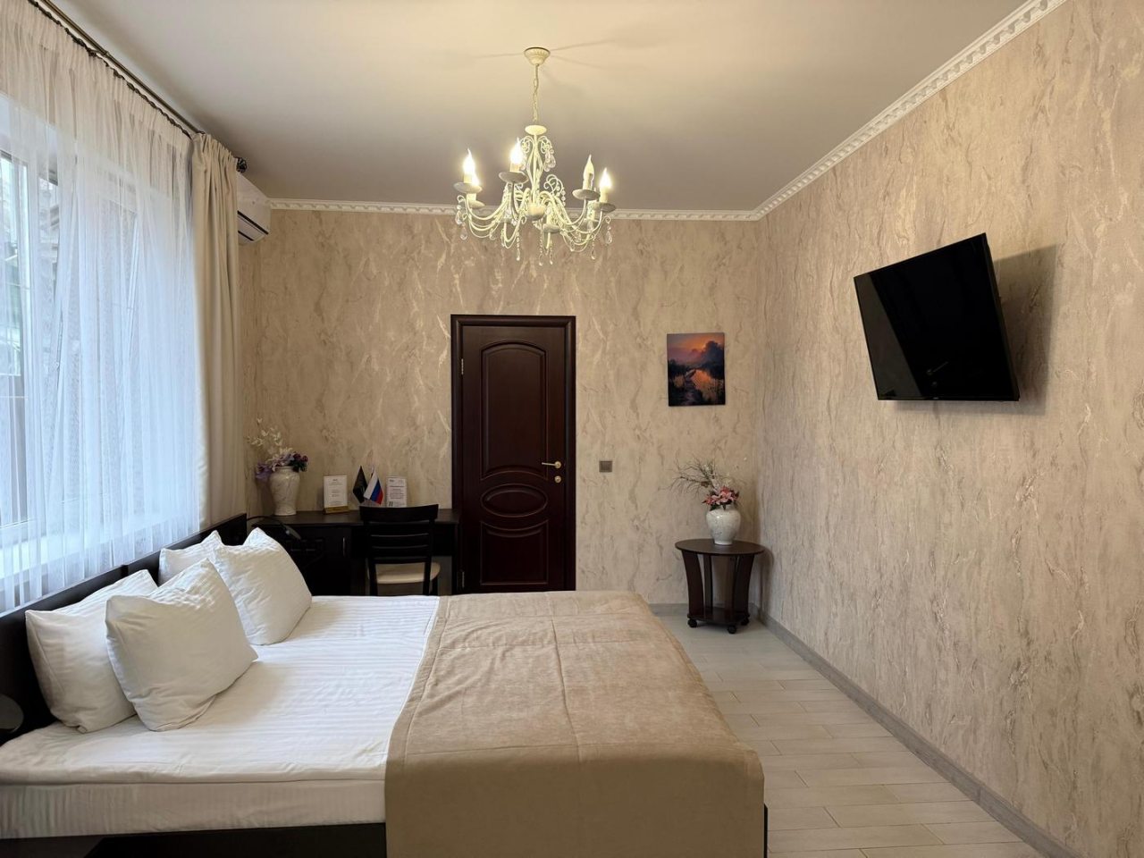 Люкс (Номер Люкс-Приват с кроватью King-size или 2 раздельные кровати), Гостиничный комплекс Тверские замки