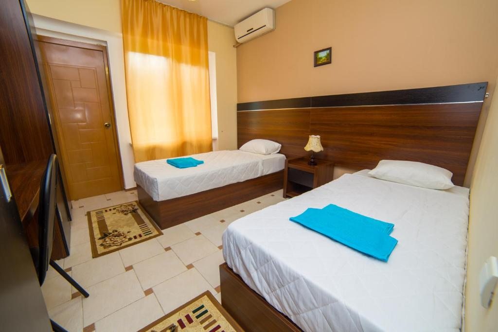 Двухместный (Двухместный номер с 2 отдельными кроватями и дополнительной кроватью) отеля Багрипш, Гагра