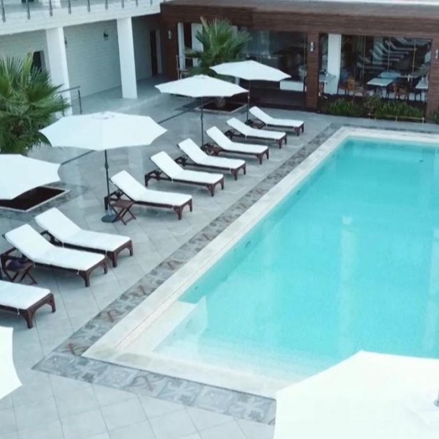 Гагры все включено с бассейном. Отель Аквамарин Гагра. Аквамарин Фэмили Абхазия. Аквамарин Фэмили Hotel Абхазия Гагра пляж. Aquamarine Family Club Hotel 4 Абхазия Гагра.