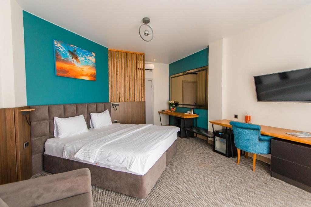 Двухместный (Двухместный номер Делюкс с 1 кроватью или 2 отдельными кроватями и видом на море) отеля Аквамарин Фэмили Клаб, Гагра
