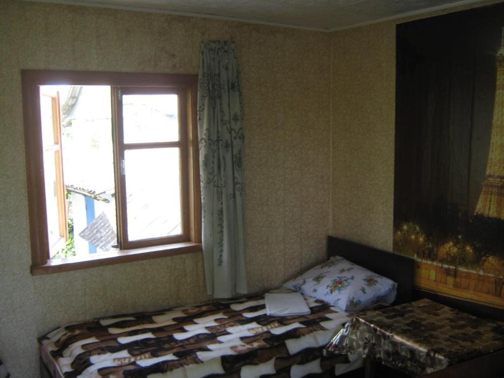 Трехместный (Трехместный номер) гостевого дома Дом у моря в Абхазии, Отрадное (Гагрский район)