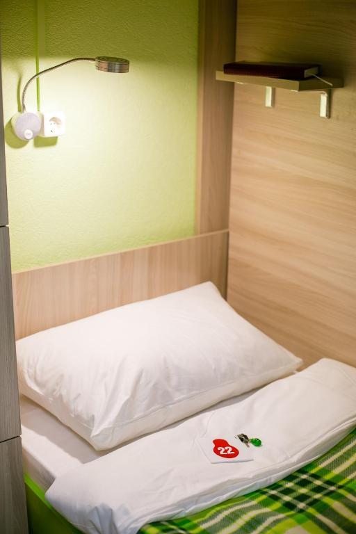 Номер (Спальное место на двухъярусной кровати в общем номере для мужчин и женщин) хостела Matreshki Hostel, Нижний Новгород