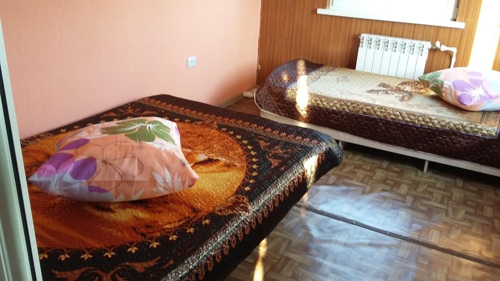 Двухместный (Двухместный номер Делюкс с 1 кроватью (на 2 взрослых + 1 ребенка)) гостиницы Север, Северобайкальск