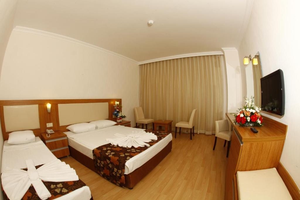 Двухместный (Стандартный двухместный номер с 1 двуспальной или 2 отдельными кроватями, бесплатный 15-минутный сеанс массажа) курортного отеля Cenger Beach Resort Spa, Кызылот