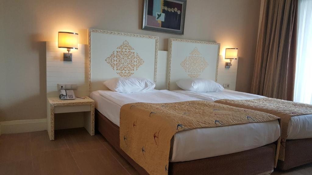 Двухместный (Стандартный двухместный номер с 1 кроватью или 2 отдельными кроватями) курортного отеля Crystal Admiral Resort Suites & Spa, Кызылот