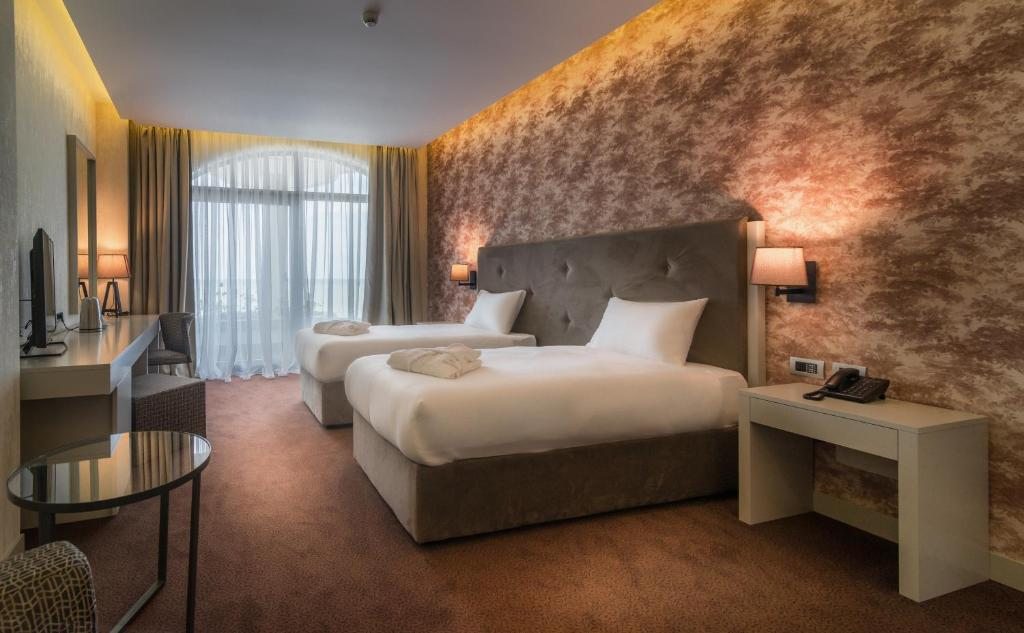 Двухместный (Стандартный двухместный номер с 2 отдельными кроватями) отеля Grand Gloria, Батуми