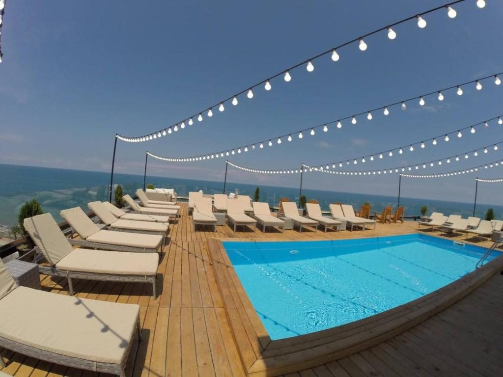 Двухместный (Стандартный двухместный номер с 1 кроватью или 2 отдельными кроватями, балконом и видом на море) отеля Best Western Plus Batumi, Батуми