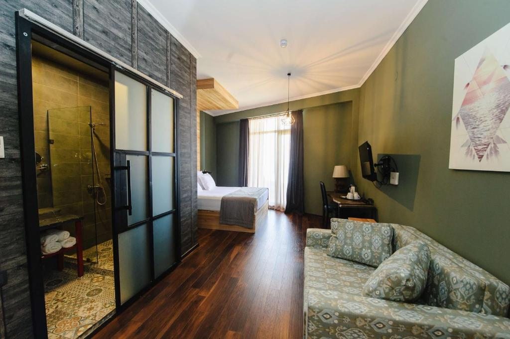 Двухместный (Улучшенный номер с кроватью размера «king-size») отеля Best Western Plus Batumi, Батуми