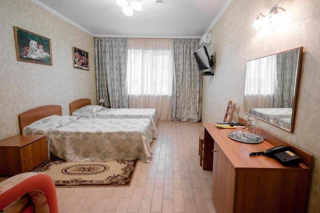 Двухместный (Улучшенный двухместный номер с 2 отдельными кроватями) отеля Жар Птица, Пахомово
