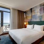 Двухместный (King Lake Room with Balcony), Отель Doubletree by Hilton Van