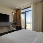 Двухместный (King Lake Room with Balcony), Отель Doubletree by Hilton Van