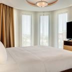 Двухместный (Corner Room with Lake View), Отель Doubletree by Hilton Van