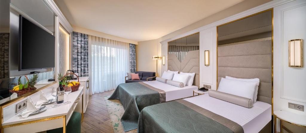 Двухместный (Стандартный двухместный номер с 1 кроватью или 2 отдельными кроватями и видом на море) курортного отеля Queen's Park Tekirova, Текирова
