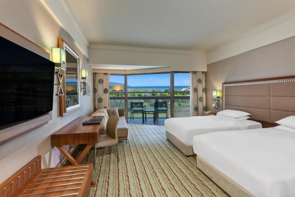 Двухместный (Двухместный номер с 2 отдельными кроватями, вид на море) курортного отеля Hilton Dalaman Sarigerme, Даламан