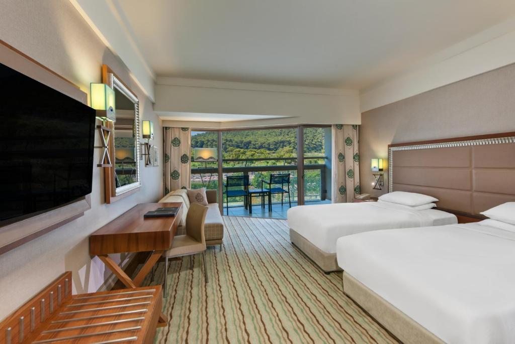 Двухместный (Двухместный номер с 2 отдельными кроватями и видом на сад) курортного отеля Hilton Dalaman Sarigerme, Даламан