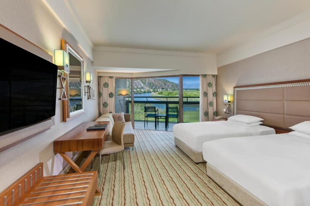 Двухместный (Двухместный номер с 2 отдельными кроватями и видом на реку) курортного отеля Hilton Dalaman Sarigerme, Даламан