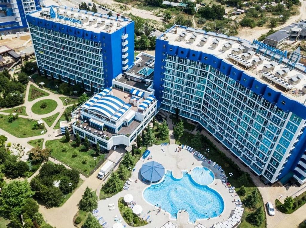 Территория комплекса Aquamarine Resort & SPA, Севастополь. Комплекс Aquamarine Resort & SPA