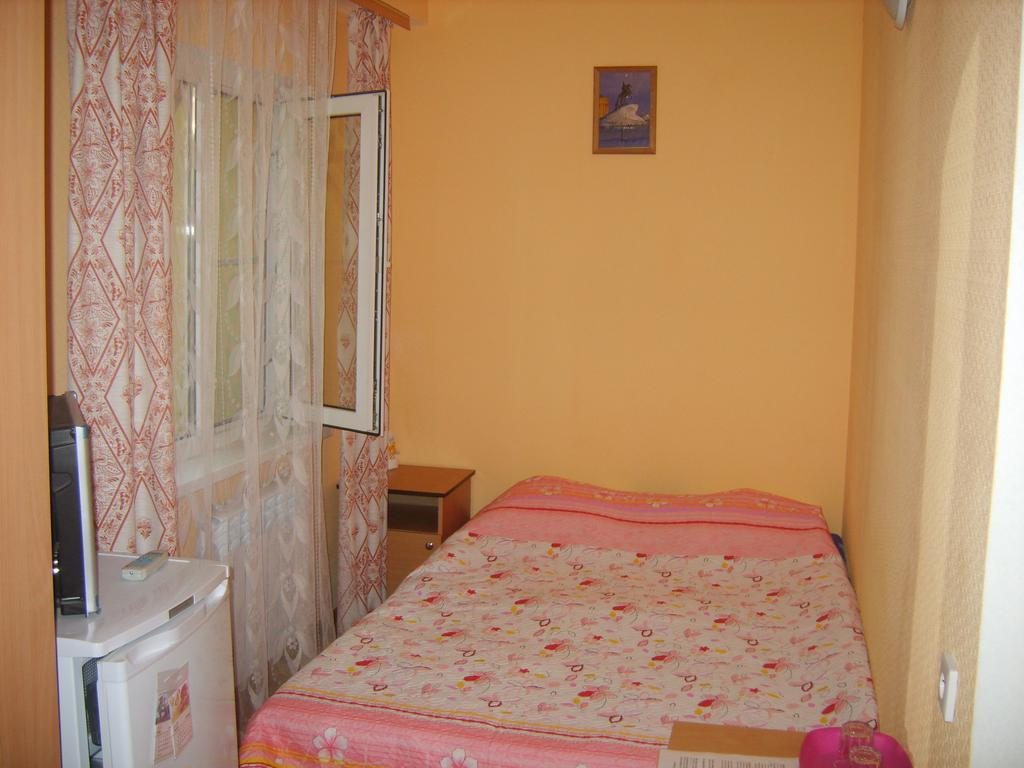 Двухместный (Двухместный номер эконом-класса с 1 кроватью и общей ванной комнатой) гостевого дома 888, Анапа