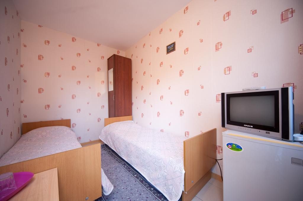 Двухместный (Двухместный номер эконом-класса с 2 отдельными кроватями и общей ванной комнатой) гостевого дома 888, Анапа