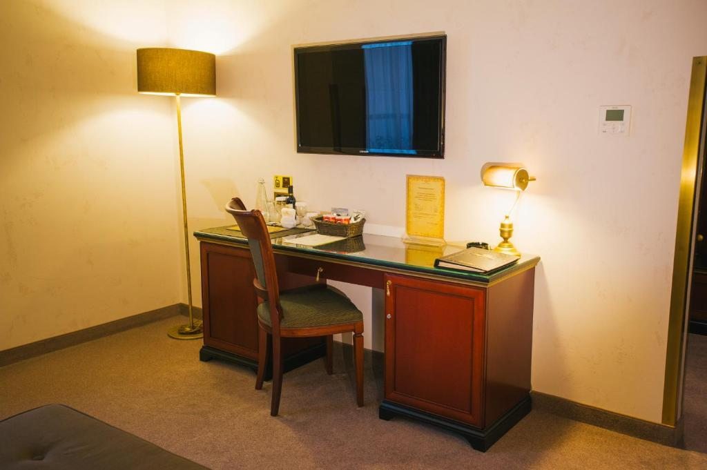 Двухместный (Двухместный номер «Комфорт» с 1 кроватью) отеля Royal Plaza, Нефтеюганск