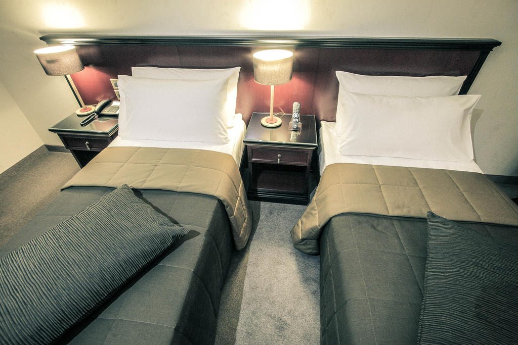 Номер (Односпальная кровать в общем номере с 2 кроватями) отеля Royal Plaza, Нефтеюганск