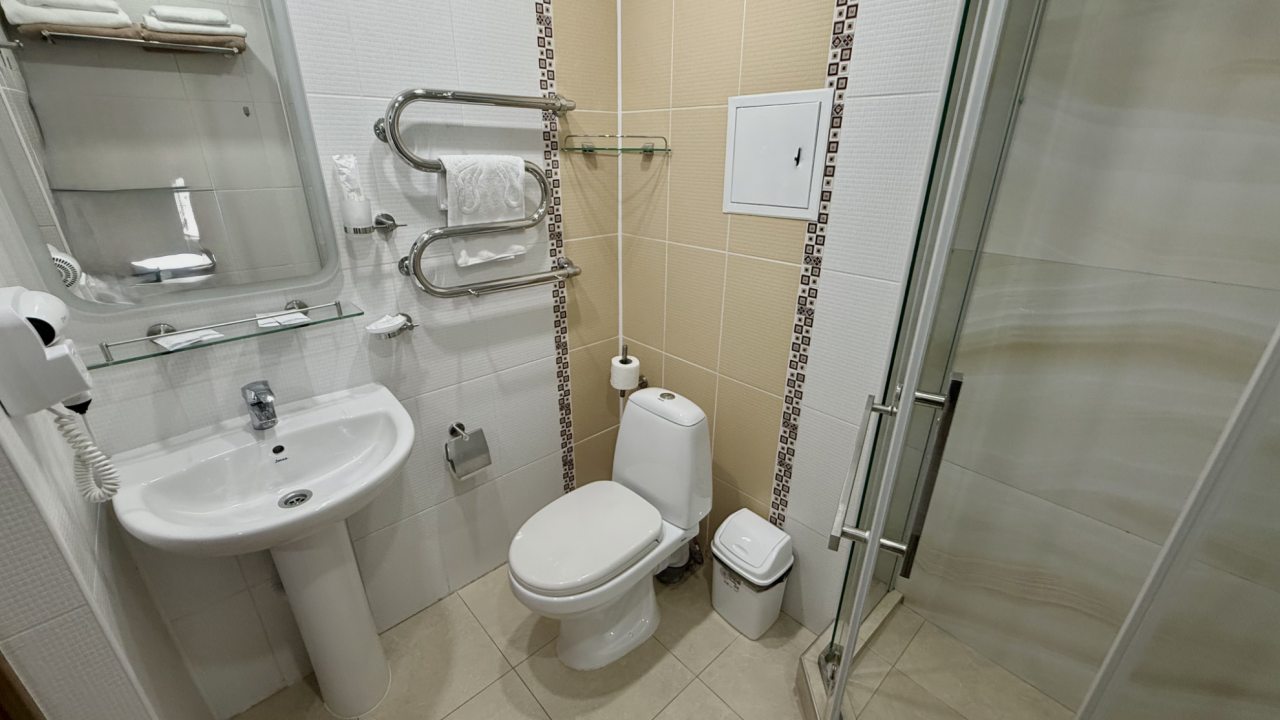 Делюкс (Стандарт 2х комнатный с балконом корпус Атлант), Отель Атлант