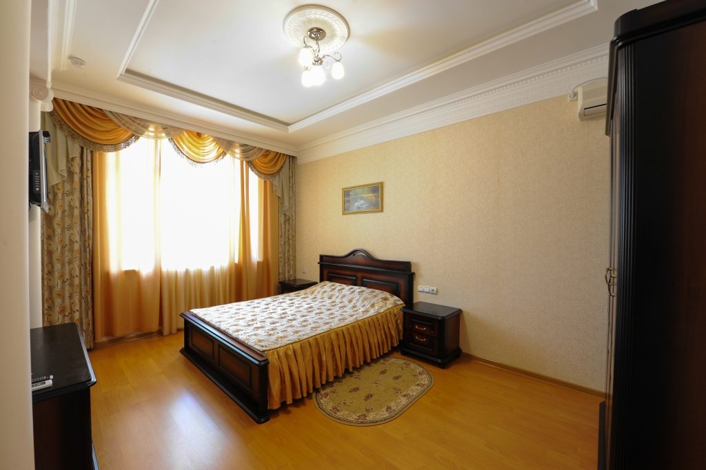 Люкс (2-комнатный) гостиницы Эдельвейс, Черкесск