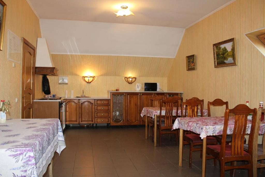 Четырехместный (Номер Делюкс с 2 кроватями размера «queen-size») мини-отеля Саяны, Тула