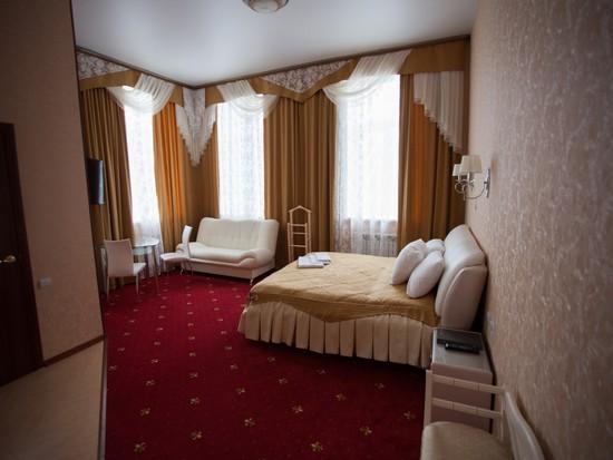 Полулюкс, Гостиница Космос