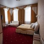 Полулюкс, Гостиница Космос