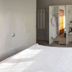 Двухместный (Эконом с одной двухспальной кроватью в дополнительном  корпусе "Маячок" (корпус без лифта), Загородный комплекс Маяк