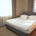 Двухместный (Эконом с одной двухспальной кроватью в дополнительном  корпусе "Маячок" (корпус без лифта), Загородный комплекс Маяк