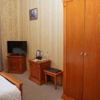 Двухместный (Эконом с двумя односпальными кроватями в дополнительном  корпусе "Маячок" (корпус без лифта)), Загородный комплекс Маяк