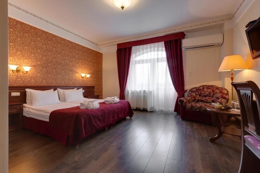 Двухместный (Стандартный двухместный номер с 1 кроватью или 2 отдельными кроватями) курортного отеля Гранд Петергоф