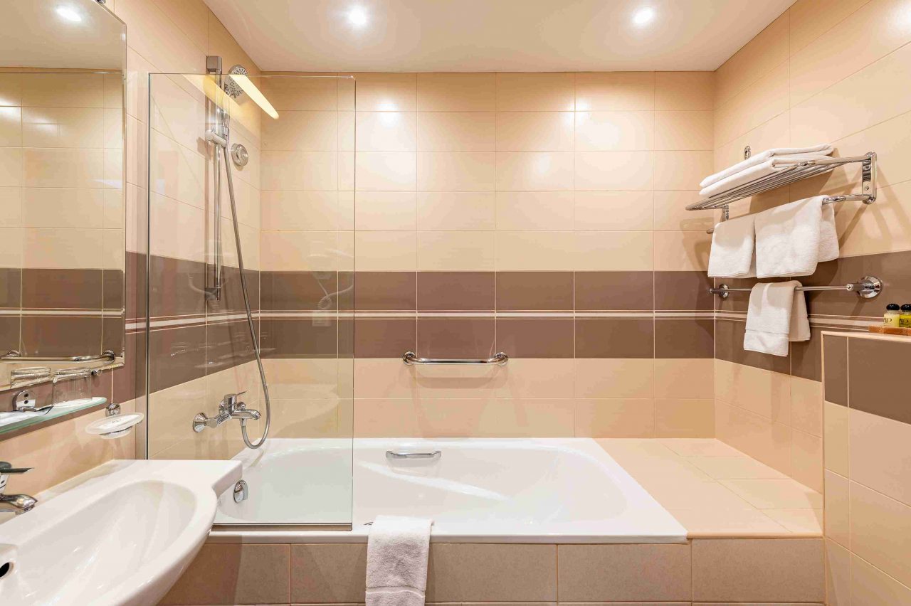 Трёхместный и более (Улучшенный Атриум), Гостиница Новый Петергоф