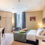 Трёхместный и более (Улучшенный с двуспальной кроватью), Гостиница Новый Петергоф