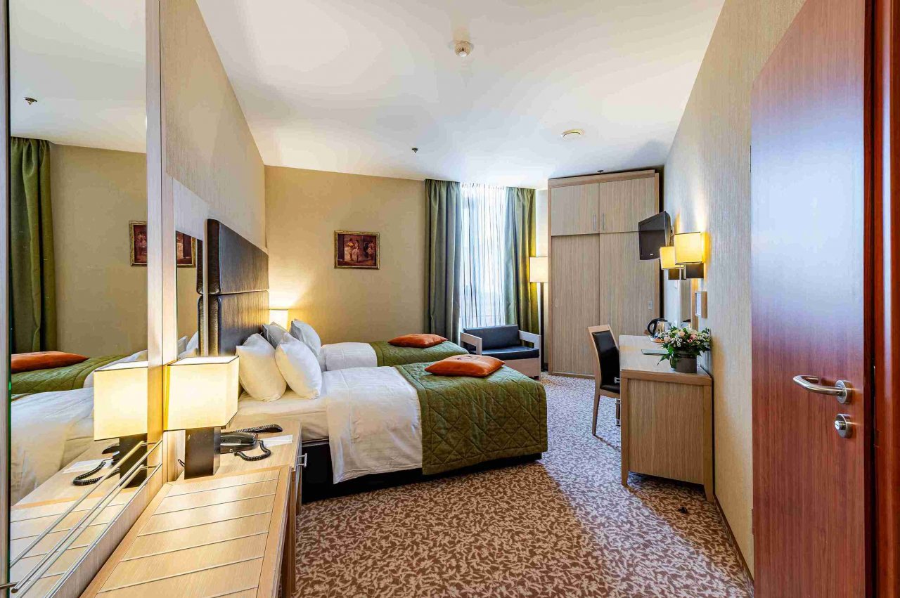 Трёхместный и более (Улучшенный с двумя раздельными кроватями), Гостиница Новый Петергоф