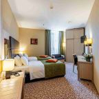 Трёхместный и более (Улучшенный с двумя раздельными кроватями), Гостиница Новый Петергоф