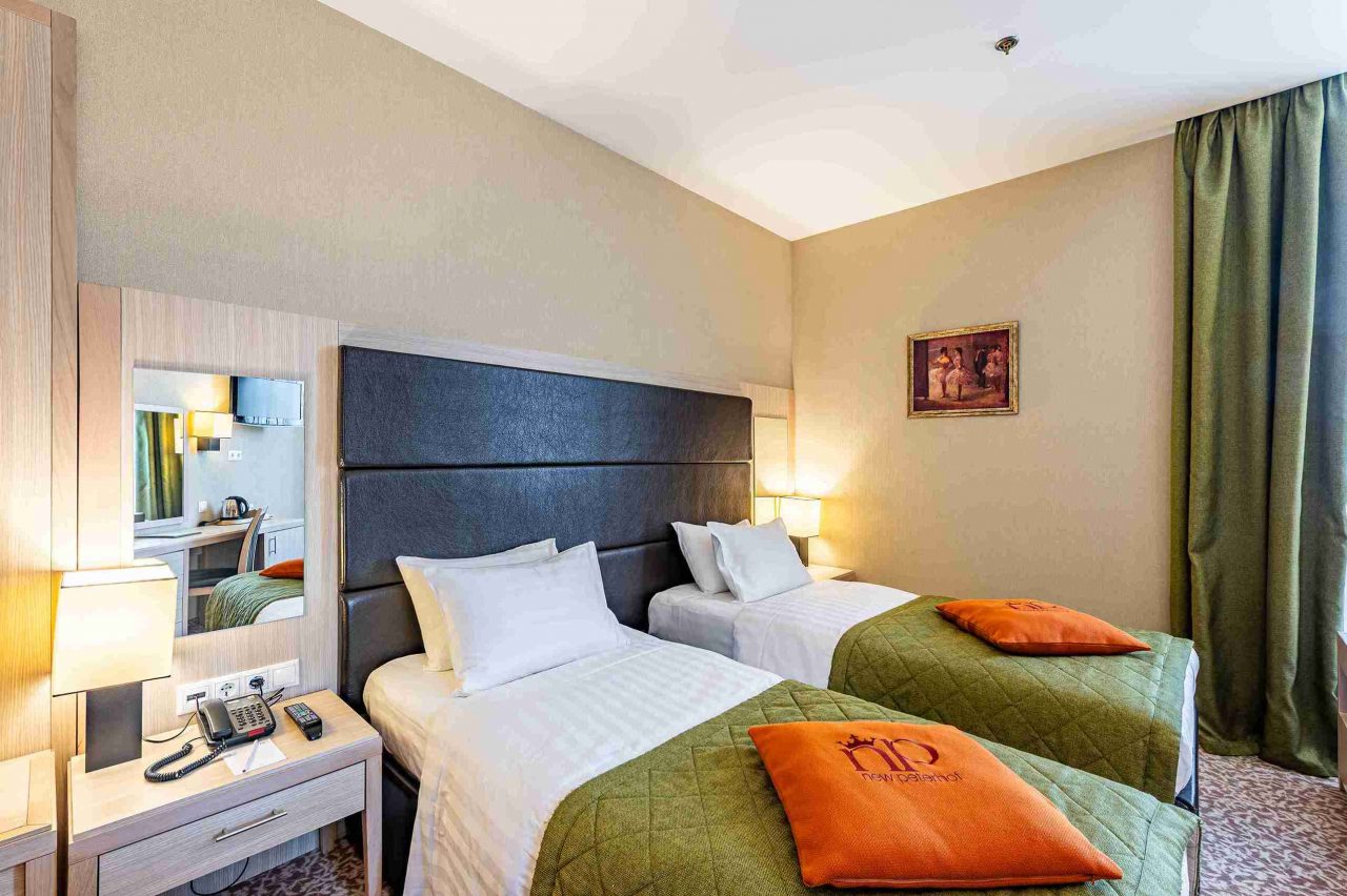 Трёхместный и более (Улучшенный с двумя раздельными кроватями), Гостиница Новый Петергоф