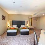 Трёхместный и более (Улучшенный с двумя раздельными кроватями), Гостиница Новый Петергоф