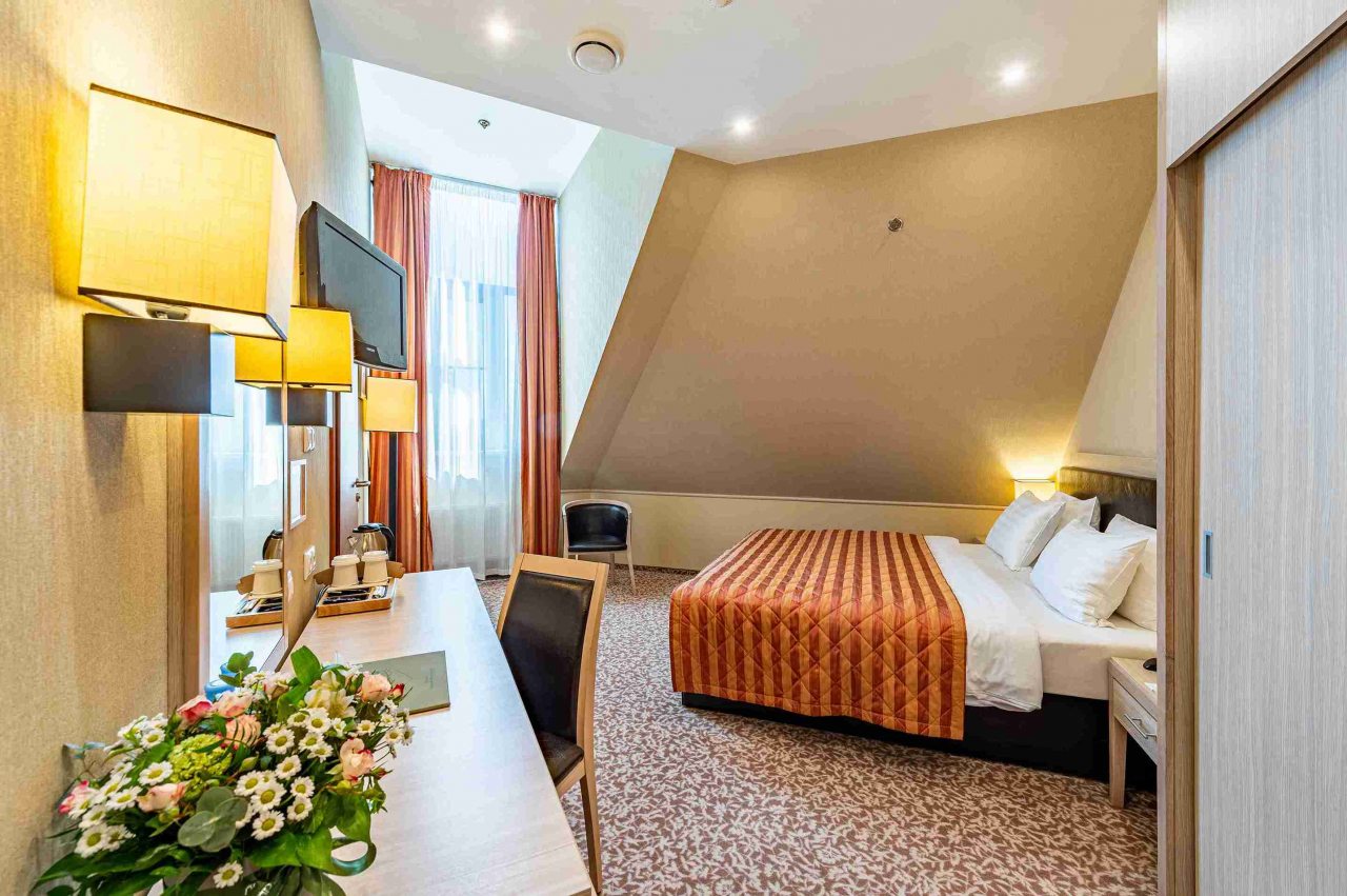 Двухместный (Стандарт Плюс мансардный с двуспальной кроватью), Гостиница Новый Петергоф