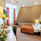 Двухместный (Стандарт Плюс мансардный с двуспальной кроватью), Гостиница Новый Петергоф