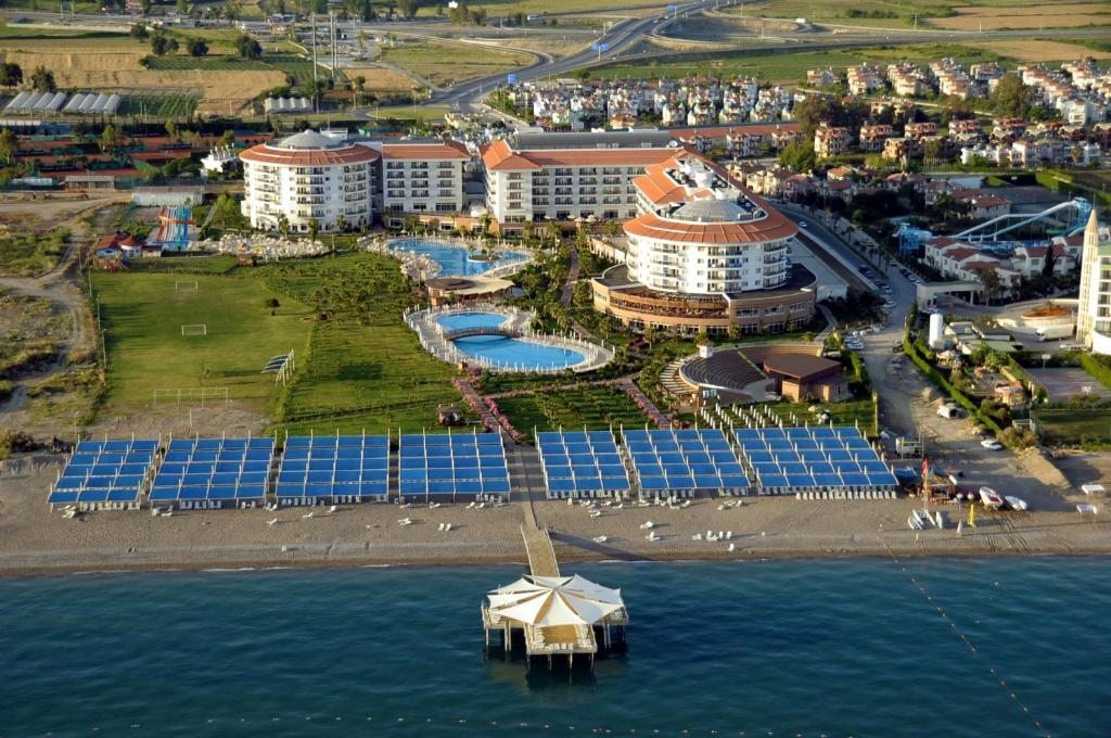Курортный отель Sea World Resort & Spa, Кызылагач