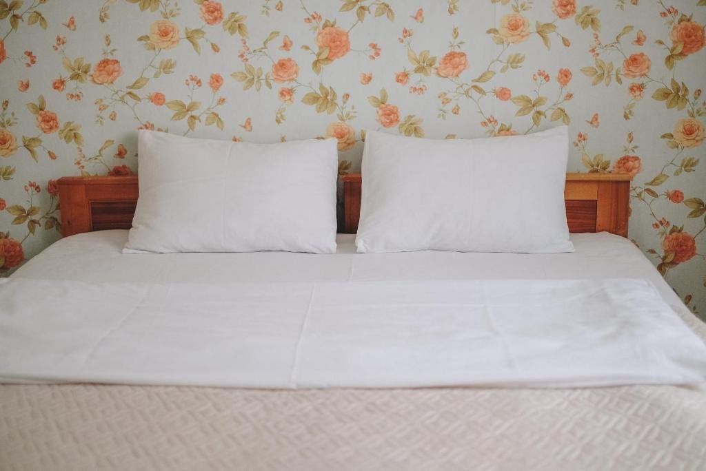 Двухместный (Двухместный номер с 1 кроватью и общей ванной комнатой) отеля B&B Гости, Хужир