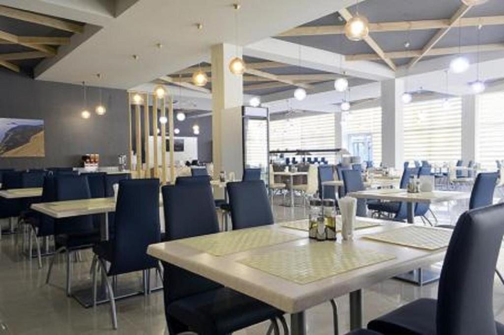 Ресторан. Трехразовое питание по системе "шведский стол, промежуточное питание  в течение дня до 20:00.. HELIOPARK Aqua Resort