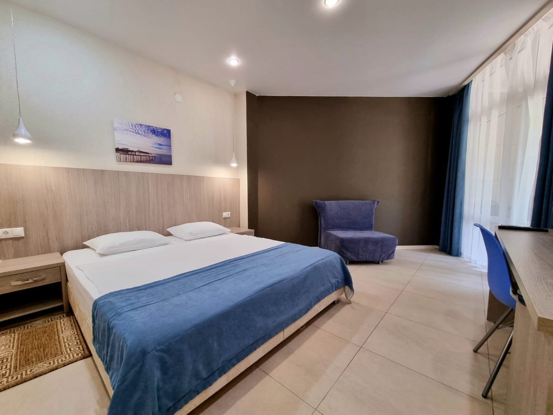 Двухместный (Улучшенный Стандарт с 1 кроватью с Лоджией SUDBL+) отеля HELIOPARK Aqua Resort, Сукко