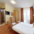 Двухместный номер «Стандарт» с балконом